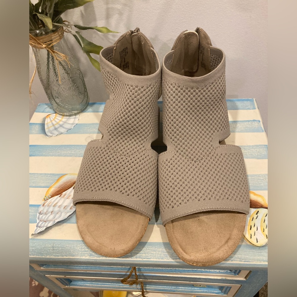 Croft & Barrow Taupe Open-Toe Sandals 👙